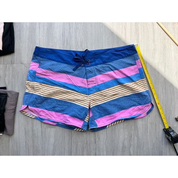 Patagonia Wavefarer Striped Board Shorts Women's Size 16 - EUC - Picture 9 of 10